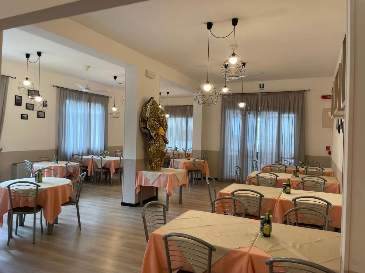 Hotel Vera Cesenatico Exteriör bild