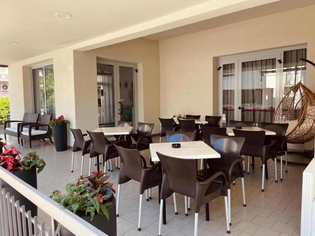 Hotel Vera Cesenatico Exteriör bild